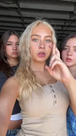 Alyssa Joy on Coverstar, video from Aug 30: My hands are so shaky 😭😭