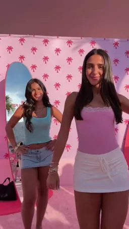 Pariya Carello on Coverstar, video from May 10: Tag in the comments 💗 #pinkpalmpuff #ootd