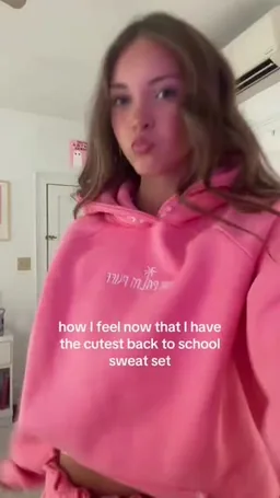 Pink Palm Puff on Coverstar, video from Sep 5: SPAM 🧡 if you have the coral CTS SET!!!!