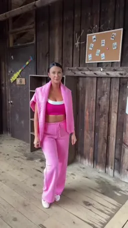 Preppyclaws on Coverstar, video from Sep 3: camp smooth house tour 💓🌲⛺️