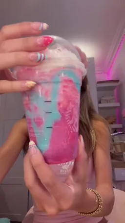 Preppyclaws on Coverstar, video from Aug 15: trying the unicorn frappuccino!! 🦄🥭💕