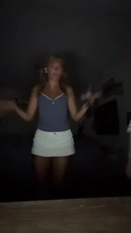 Sydney Raniszeski on Coverstar, video from Aug 2: being this trend back lol